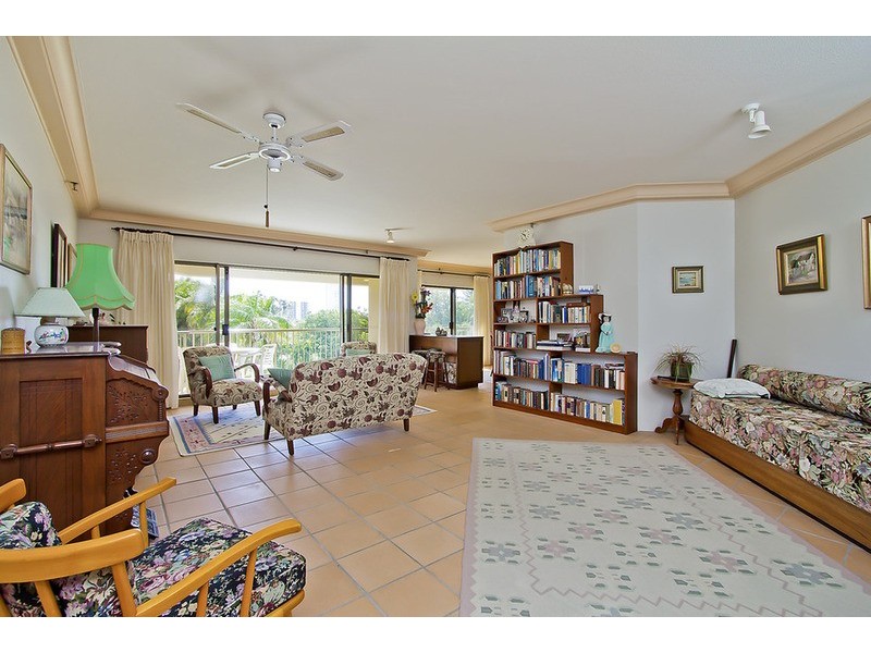 2 Admiralty Drive, Paradise Waters QLD 4217