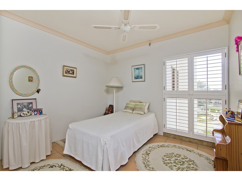 2 Admiralty Drive, Paradise Waters QLD 4217