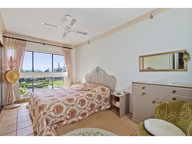 2 Admiralty Drive, Paradise Waters QLD 4217