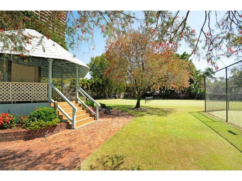 2 Admiralty Drive, Paradise Waters QLD 4217