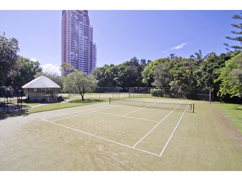 2 Admiralty Drive, Paradise Waters QLD 4217