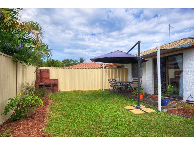 2/187 Olsen Avenue, Labrador QLD 4215