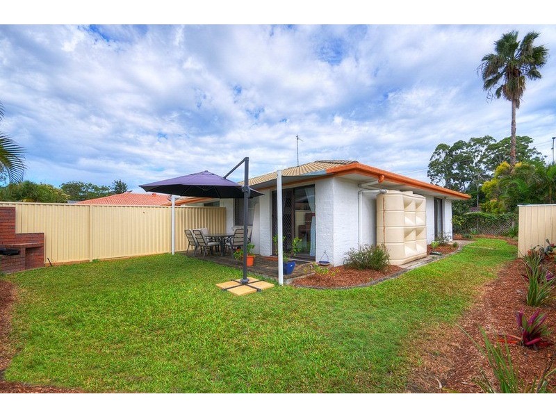2/187 Olsen Avenue, Labrador QLD 4215
