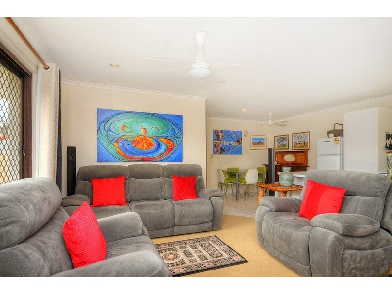 2/187 Olsen Avenue, Labrador QLD 4215