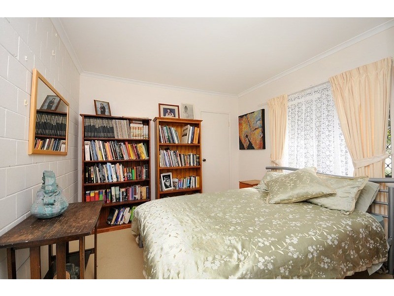2/187 Olsen Avenue, Labrador QLD 4215