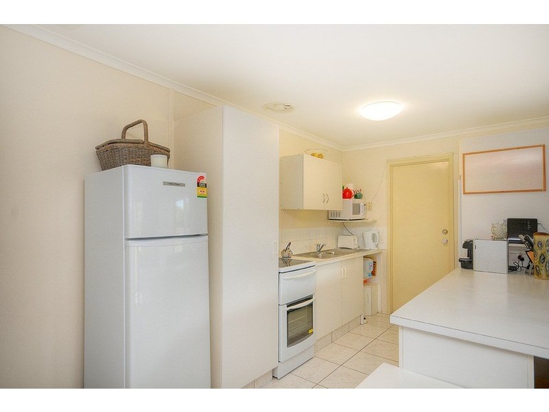 2/187 Olsen Avenue, Labrador QLD 4215