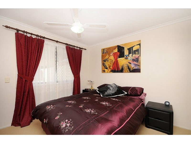2/187 Olsen Avenue, Labrador QLD 4215
