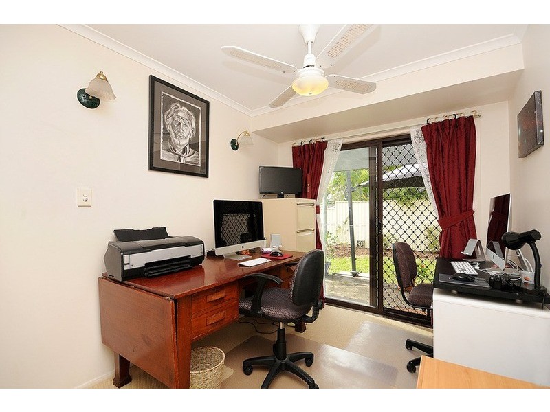 2/187 Olsen Avenue, Labrador QLD 4215