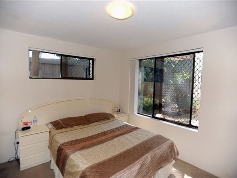 5 Jubilee  Avenue, Broadbeach QLD 4218