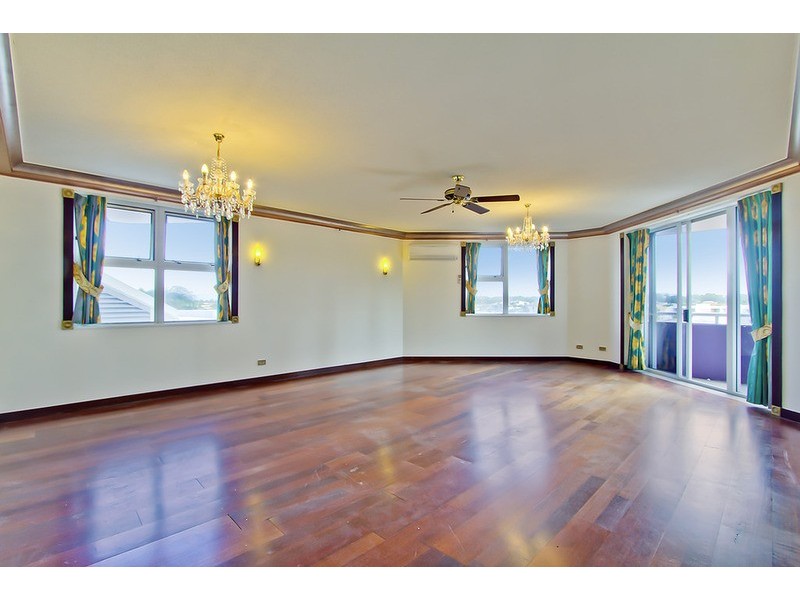 ‘Grand Mariner’ 12 Commodore Drive, Paradise Waters QLD 4217