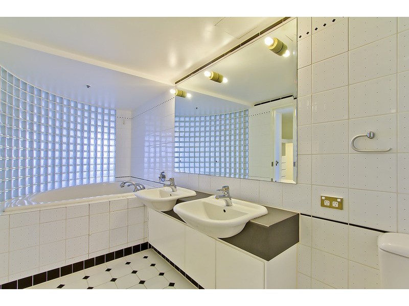 ‘Grand Mariner’ 12 Commodore Drive, Paradise Waters QLD 4217
