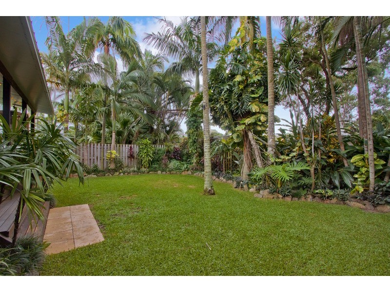 9 Raymond Avenue, Bundall QLD 4217