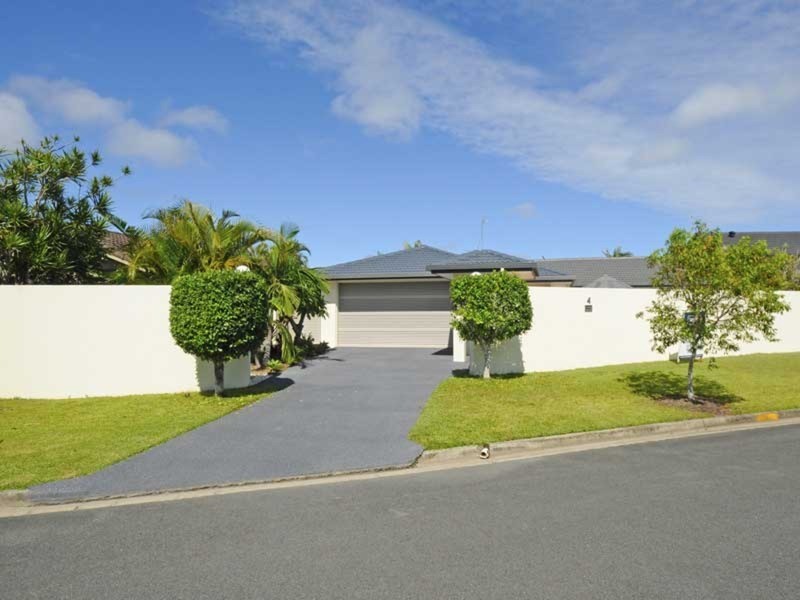 4 Forster Avenue, Sorrento QLD 4217