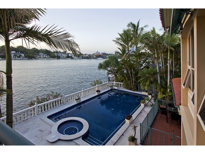 113 Commodore Drive, Paradise Waters QLD 4217