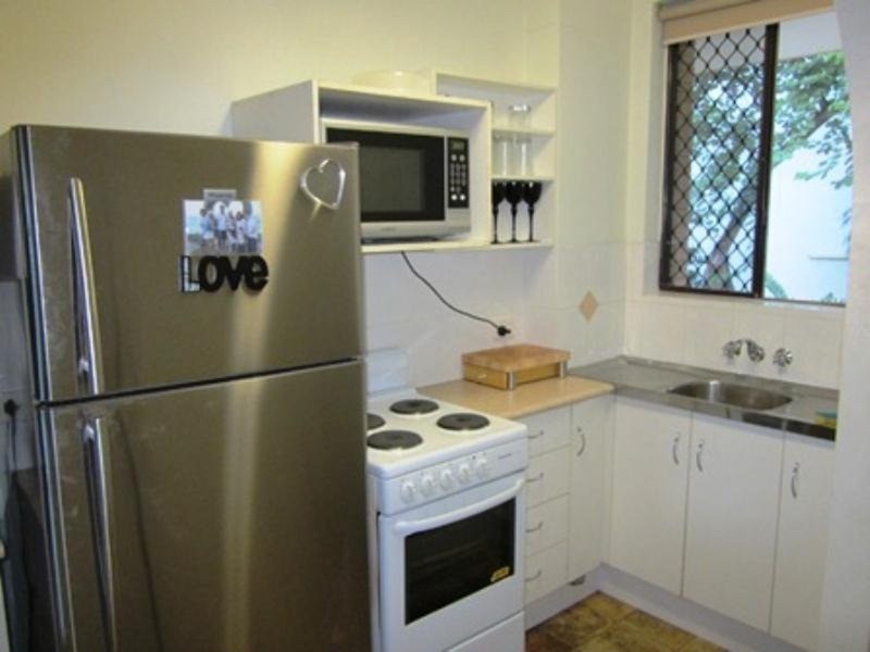 29 Oak Avenue, Surfers Paradise QLD 4217