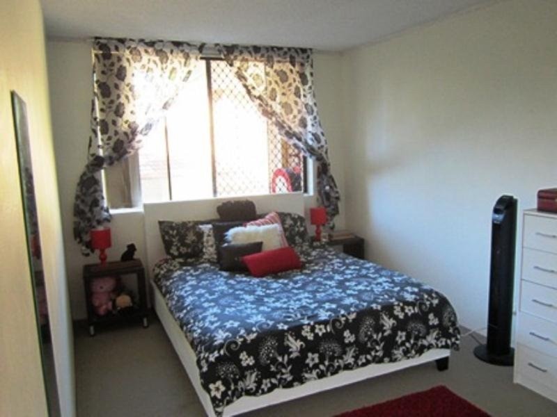 29 Oak Avenue, Surfers Paradise QLD 4217