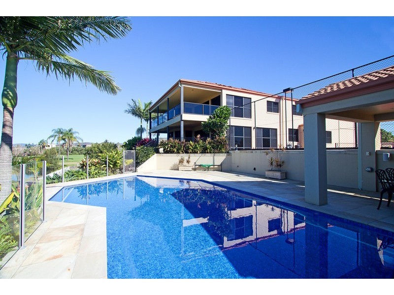 27 Meadowlake  Drive, Carrara QLD 4211