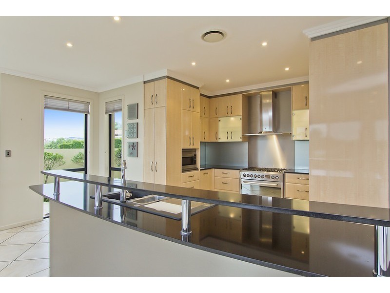 27 Meadowlake  Drive, Carrara QLD 4211