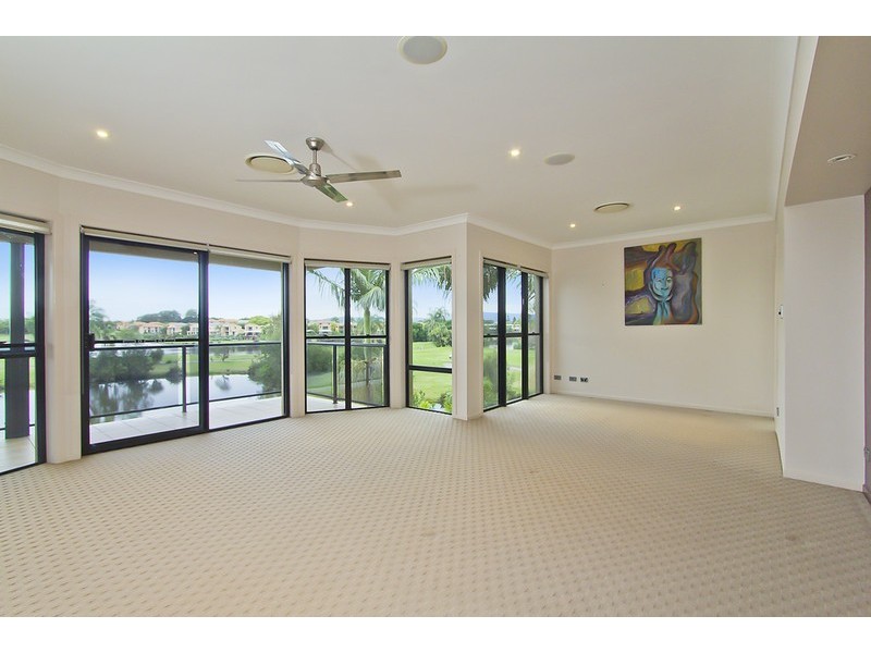 27 Meadowlake  Drive, Carrara QLD 4211