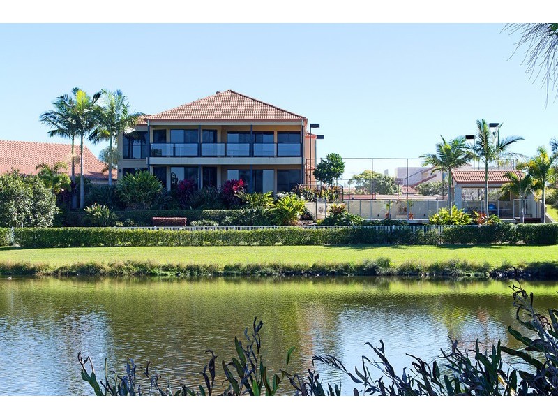 27 Meadowlake  Drive, Carrara QLD 4211