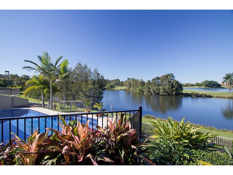 27 Meadowlake  Drive, Carrara QLD 4211