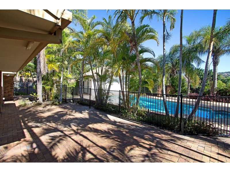 17 Quigan Terrace, Highland Park QLD 4211