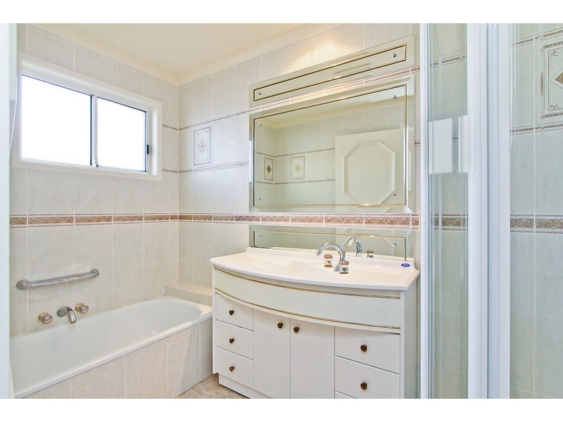 17 Quigan Terrace, Highland Park QLD 4211