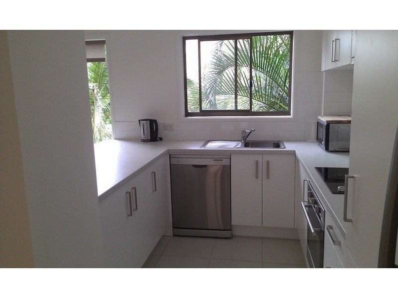 5 Pacific  Street, Main Beach QLD 4217