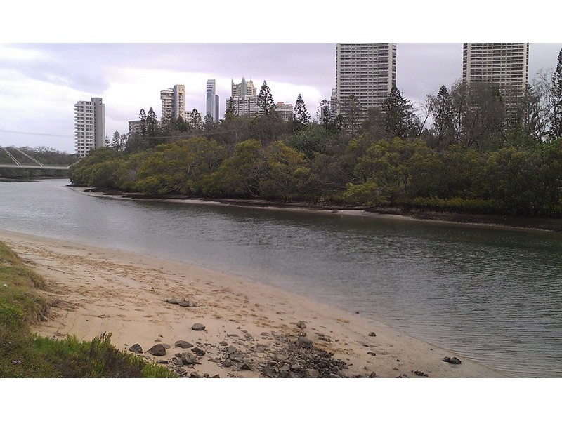 5 Pacific  Street, Main Beach QLD 4217