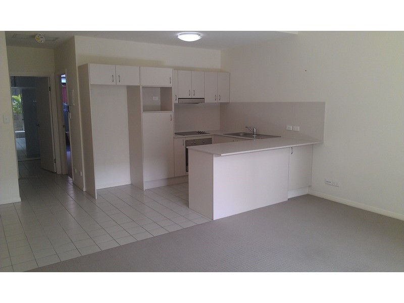 6 Rose  Street, Southport QLD 4215