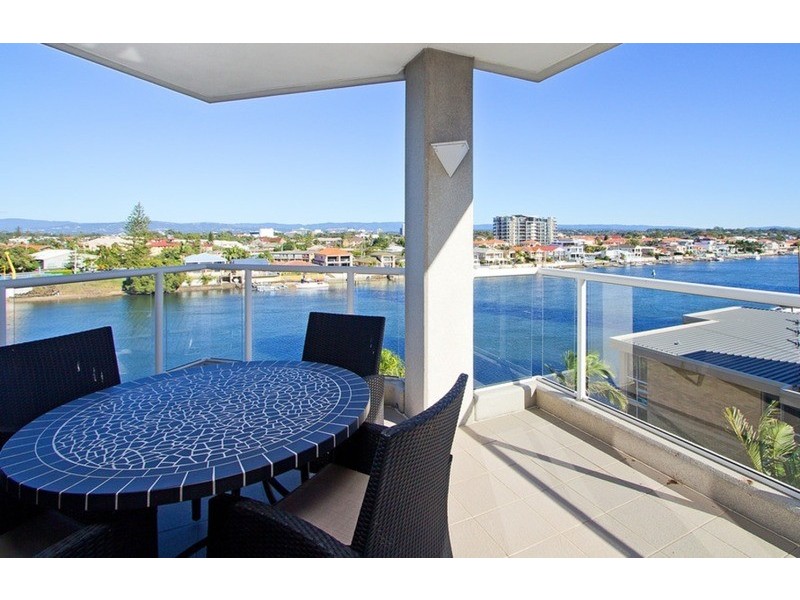 4/’Solitaire’ 20 Riverview Parade, Surfers Paradise QLD 4217