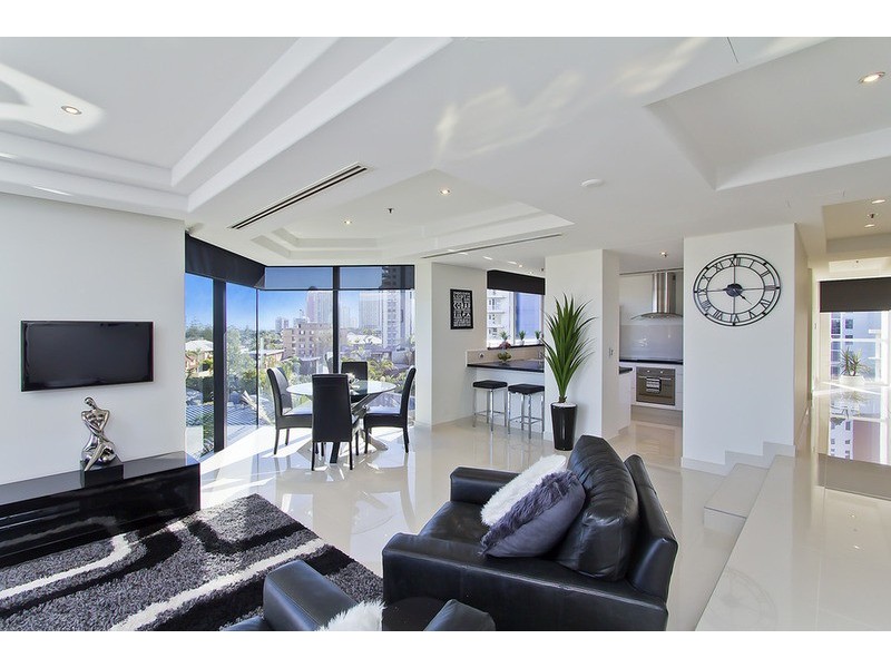 4/’Solitaire’ 20 Riverview Parade, Surfers Paradise QLD 4217