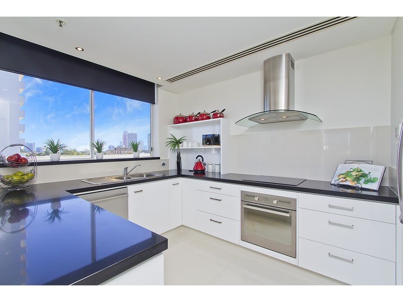 4/’Solitaire’ 20 Riverview Parade, Surfers Paradise QLD 4217