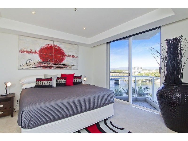 4/’Solitaire’ 20 Riverview Parade, Surfers Paradise QLD 4217