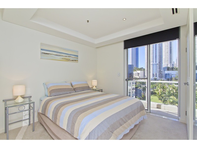 4/’Solitaire’ 20 Riverview Parade, Surfers Paradise QLD 4217