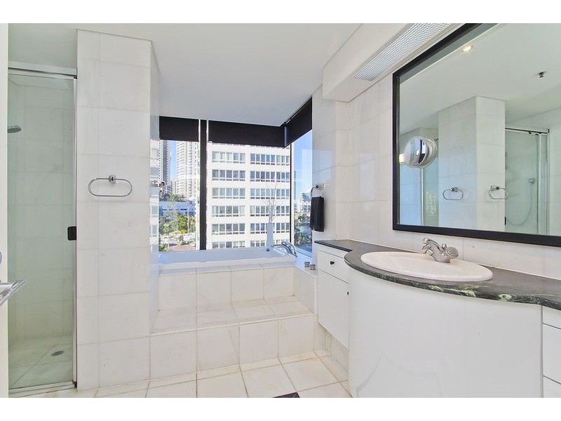 4/’Solitaire’ 20 Riverview Parade, Surfers Paradise QLD 4217