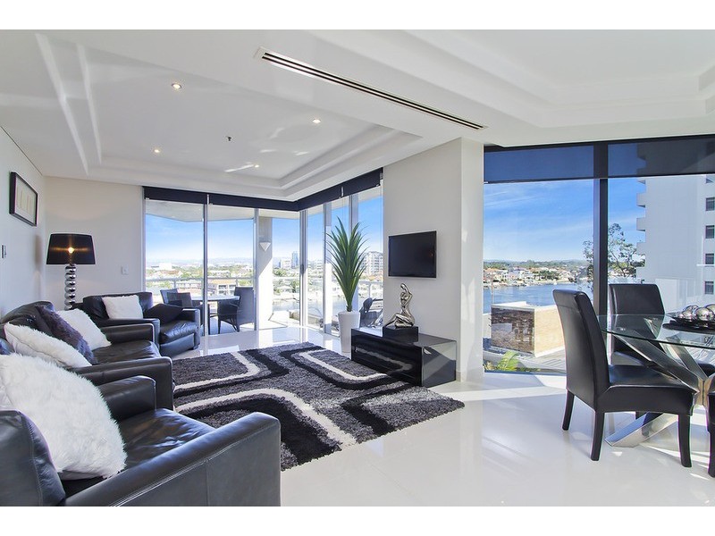 4/’Solitaire’ 20 Riverview Parade, Surfers Paradise QLD 4217