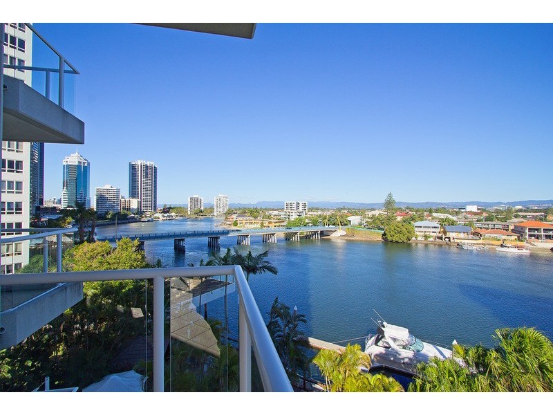 4/’Solitaire’ 20 Riverview Parade, Surfers Paradise QLD 4217