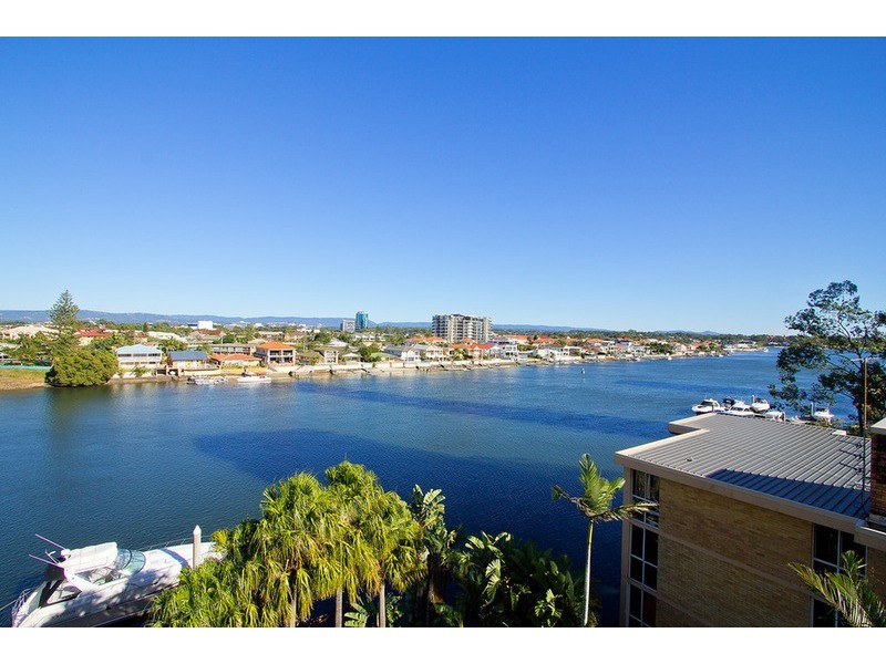 4/’Solitaire’ 20 Riverview Parade, Surfers Paradise QLD 4217