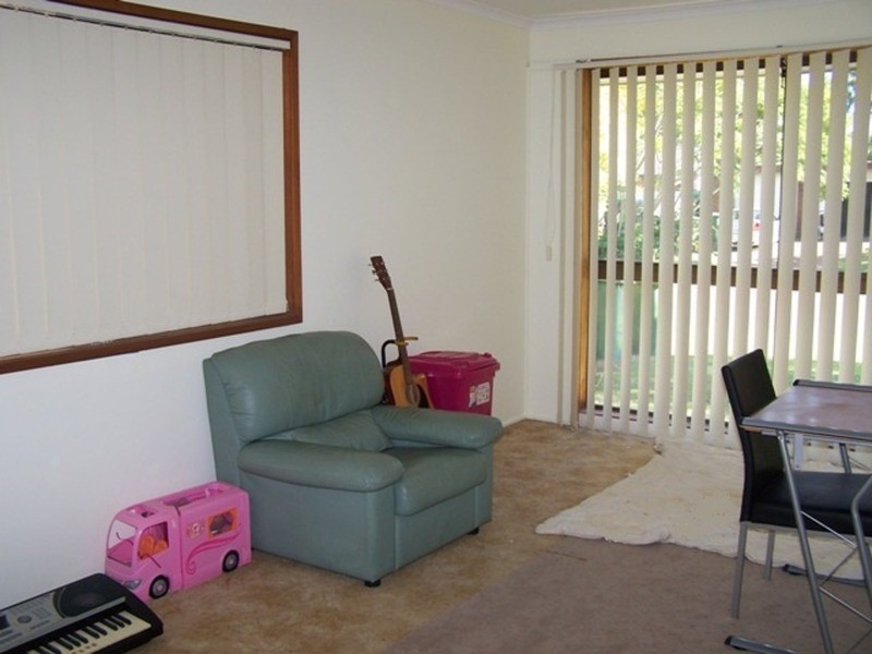 9 Canterbury Chase, Ashmore QLD 4214