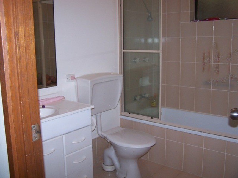 9 Canterbury Chase, Ashmore QLD 4214