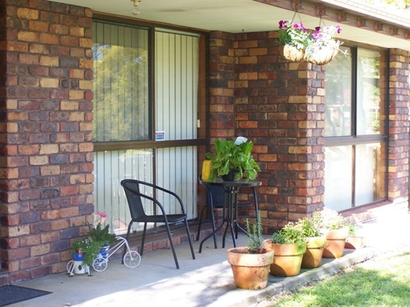 9 Canterbury Chase, Ashmore QLD 4214