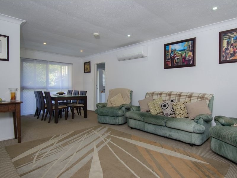 8 Tangerine Row, Ashmore QLD 4214