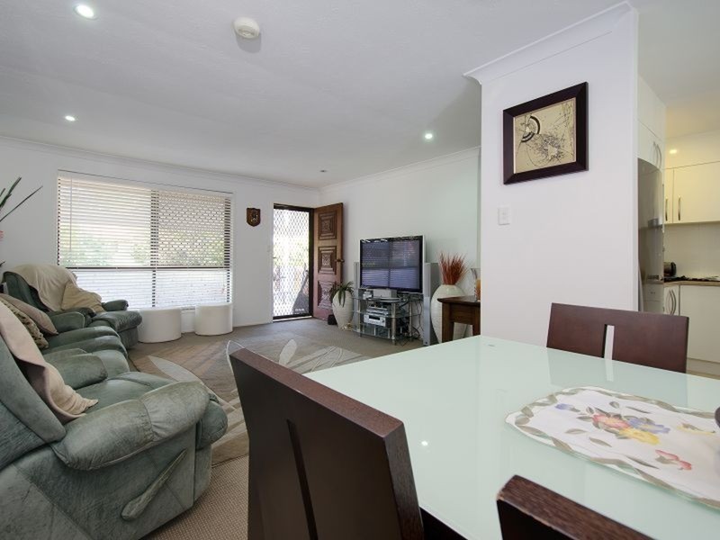 8 Tangerine Row, Ashmore QLD 4214