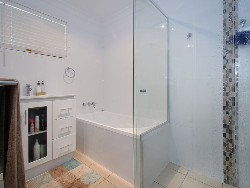 8 Tangerine Row, Ashmore QLD 4214