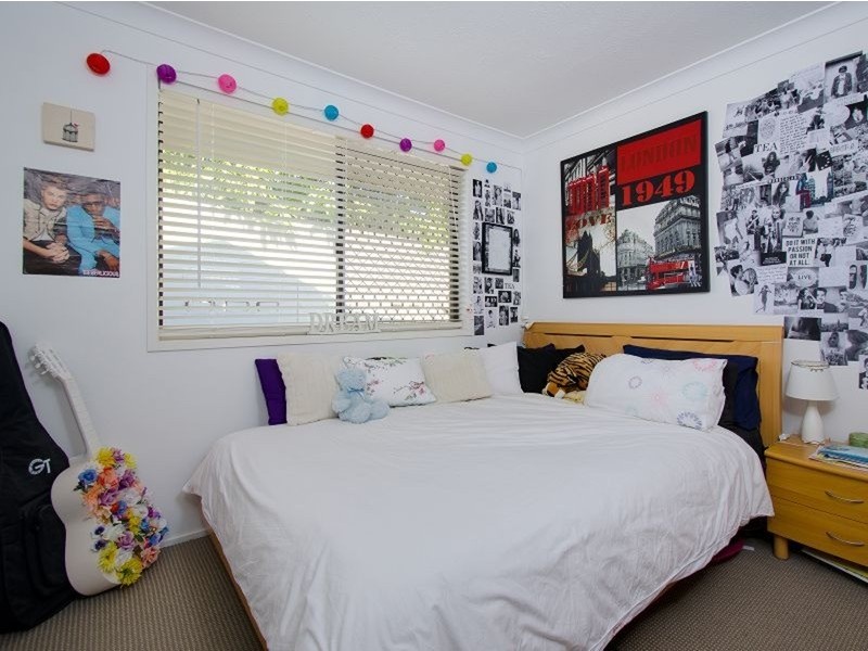 8 Tangerine Row, Ashmore QLD 4214