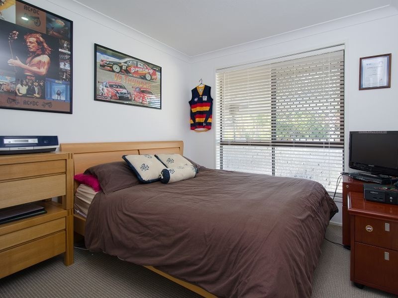 8 Tangerine Row, Ashmore QLD 4214