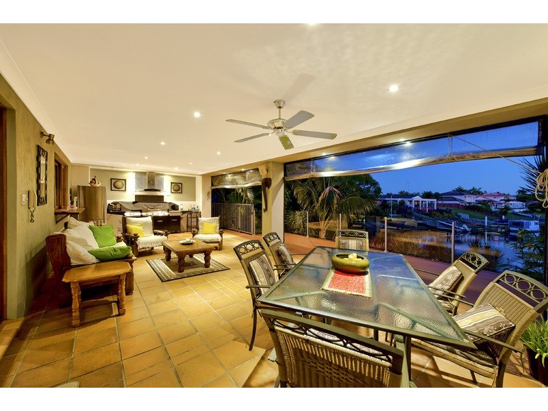 16 Balmoral Avenue, Sorrento QLD 4217