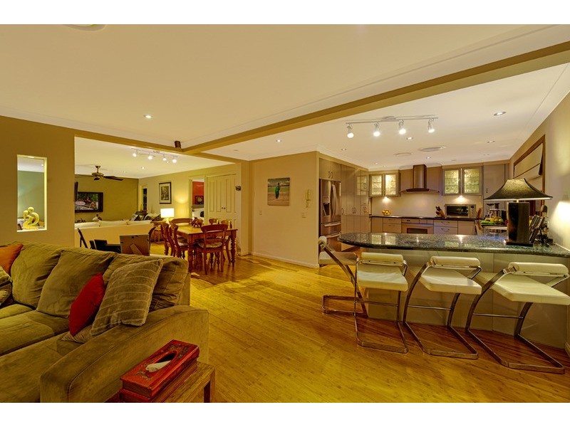 16 Balmoral Avenue, Sorrento QLD 4217