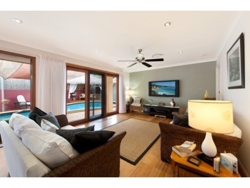 16 Balmoral Avenue, Sorrento QLD 4217